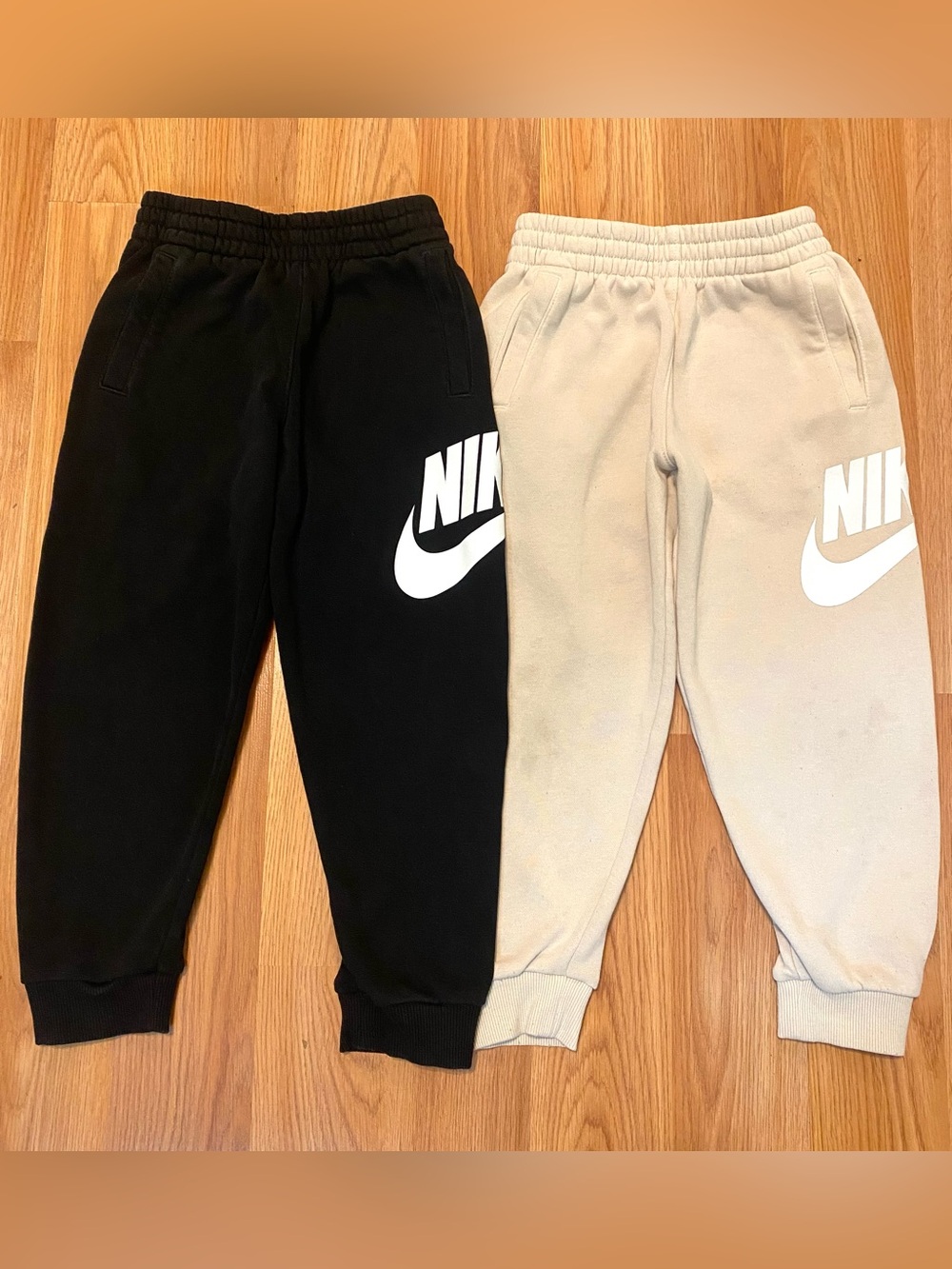 🖍️ NIKE FLEECE SWEATPANTS/JOGGERS FOR BOYS SIZE 5/6 BUNDLE OF 2 BEIGE & BLACK💙